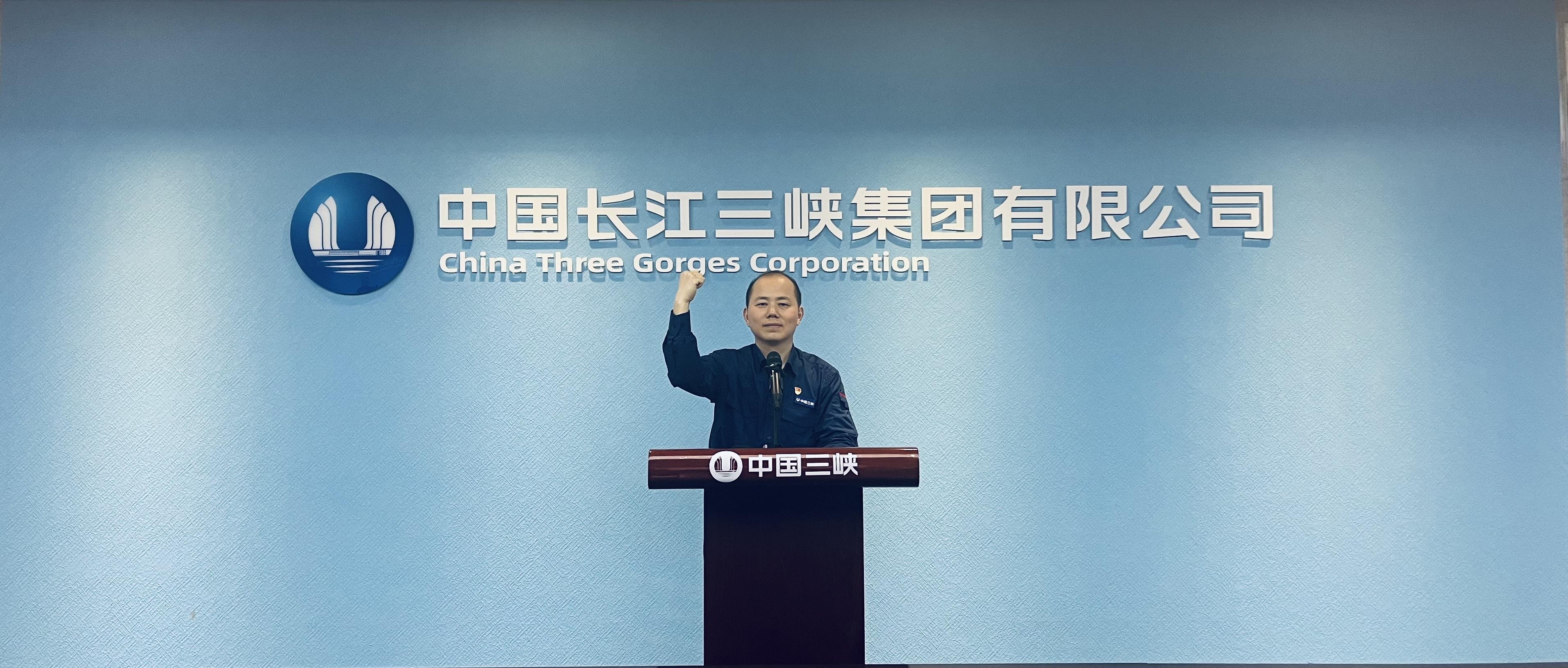 艾远高  长江电力三峡电厂电气部主任助理
